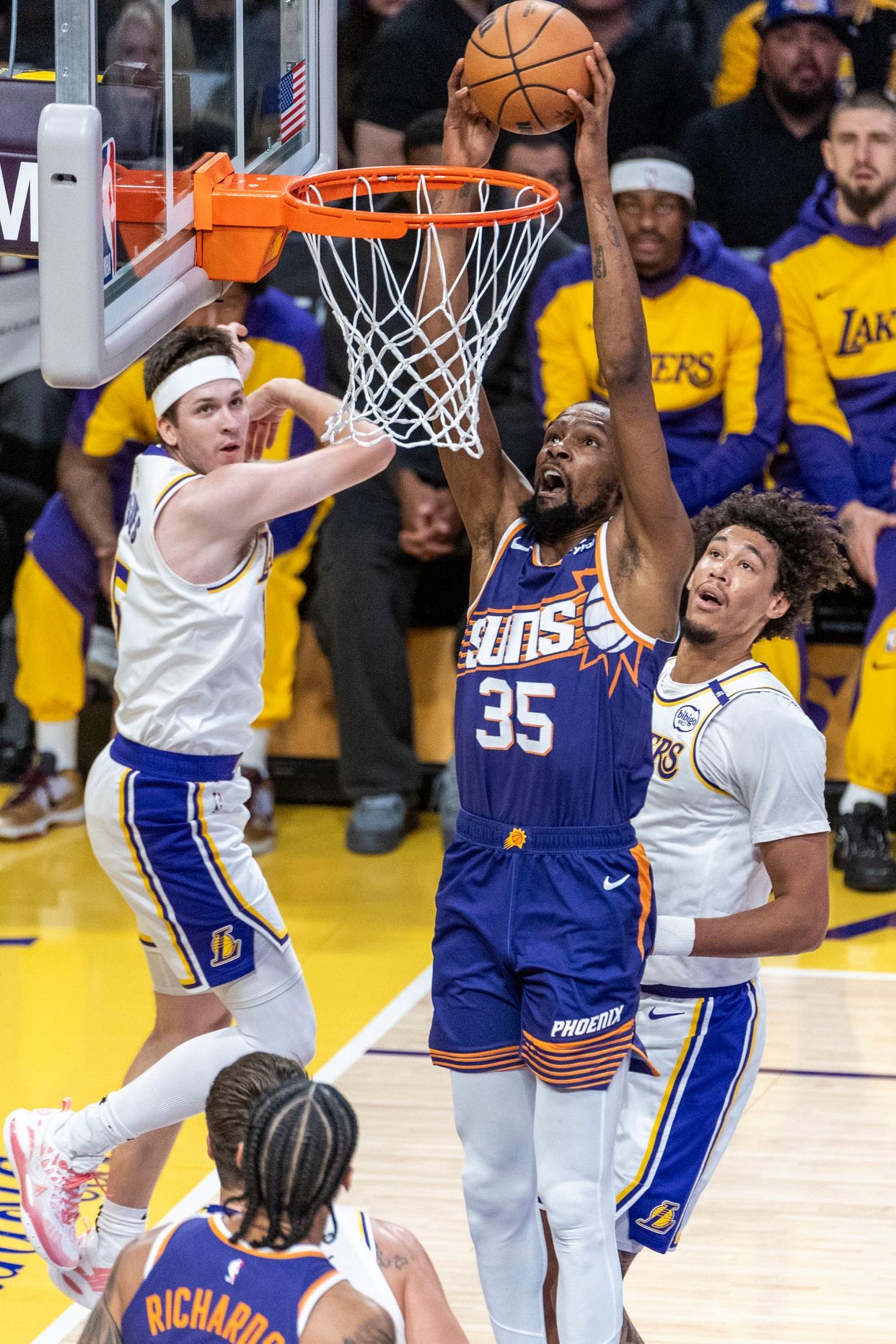 mk体育东契奇关键节点赛况扑朔迷离，勇士带队取胜！(东契奇关键节点赛况扑朔迷离,勇士带队取胜了吗)